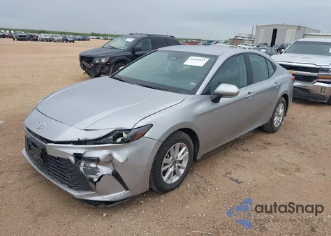 2025 Toyota Camry Le z USA, uszkodzony, nr VIN 4T1DAACK7SU047325